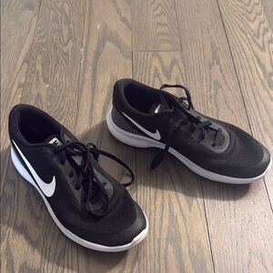 Nike Women’s Flex Experience RN 7